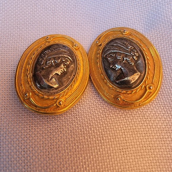 LM Bigioterria Clip On Earrings - Picture 4 of 4